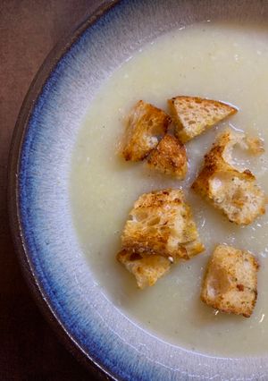 Póréhagymás burgonyakrémleves recept fotója