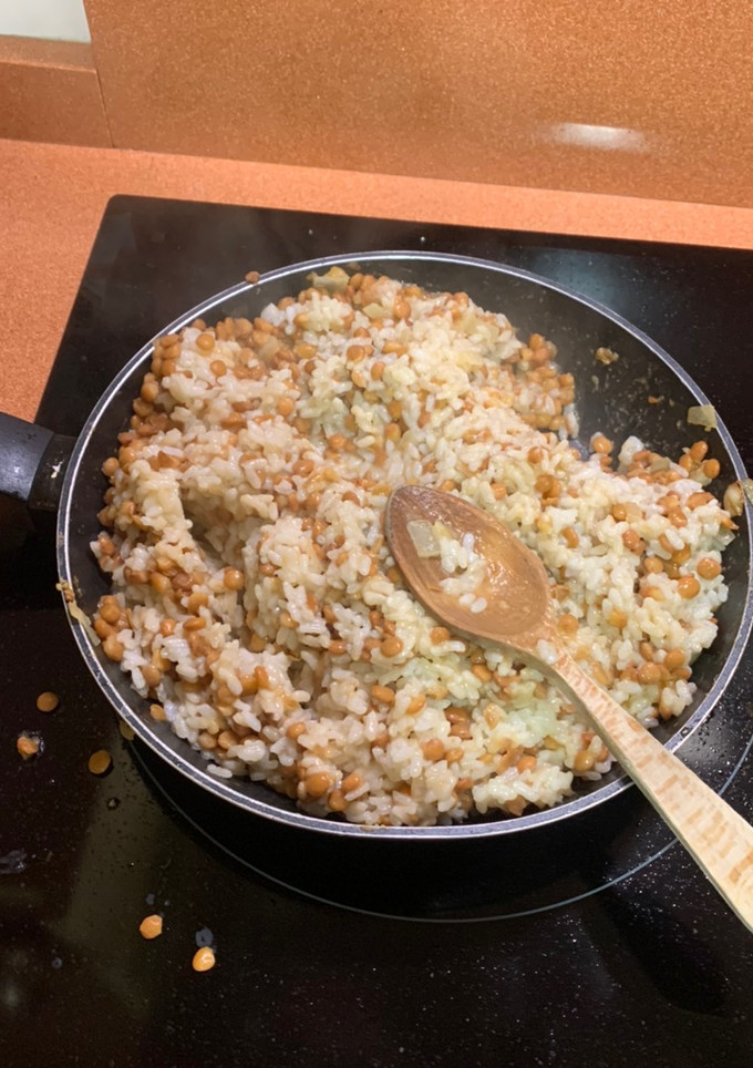 Una foto de Arroz con lentejas