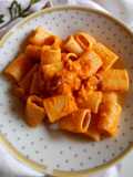 Mezzi rigatoni con zucca butternut e salsiccia