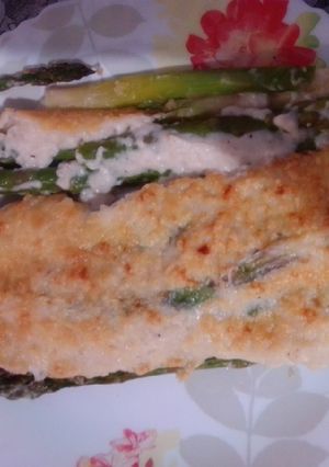 Una foto de Espárragos con salsa blanca gratinado 😊
