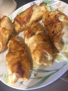 Una foto de Pechugas rellenas de flor, queso y tocino