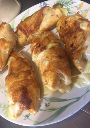 Una foto de Pechugas rellenas de flor, queso y tocino