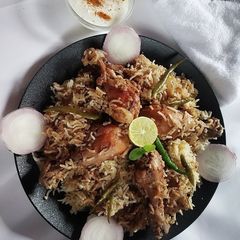 A picture of Chicken Tehari.