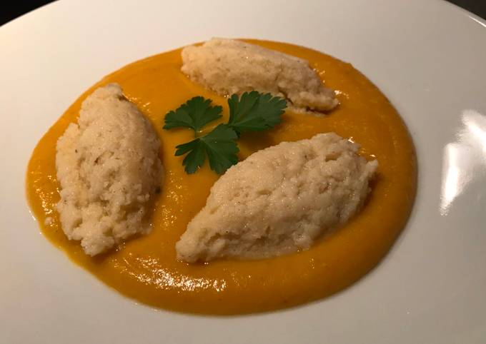 Quenelles alsaciennes et crème de potiron