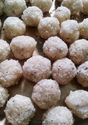 চিনির নাড়ু(chinir naru recipe in bengali) রেসিপির প্রধান ছবি