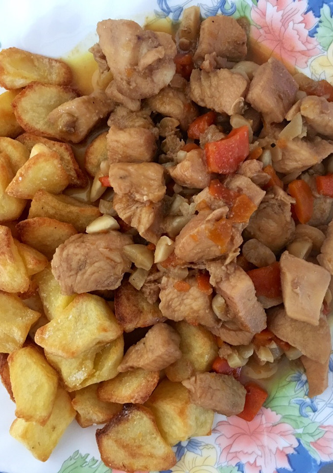 Una foto de Pollo con almendras