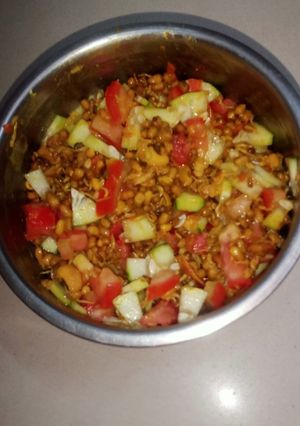 स्प्राउट चाट (sprout chat recipe in Hindi) रेसिपी मुख्य फोटो