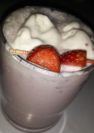 A picture of Strawberry shake.