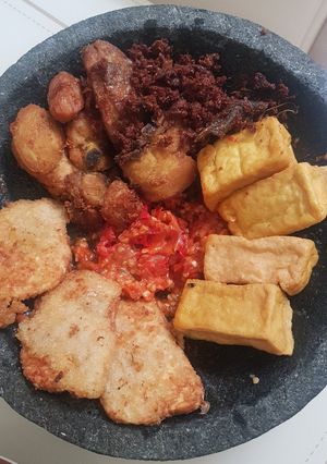 Foto resep Ayam Goreng + Tahu Tempe Sambal