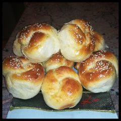Knotted rolls A picture of Knotted rolls.