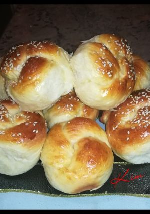 A picture of Knotted rolls.