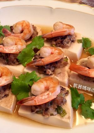 A picture of Sea and Land Tofu Platter.