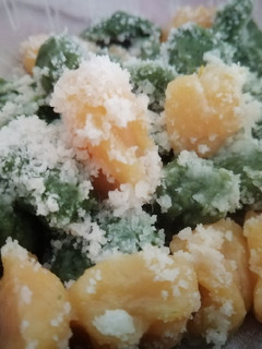 Una foto de Ñoquis mixtos con queso