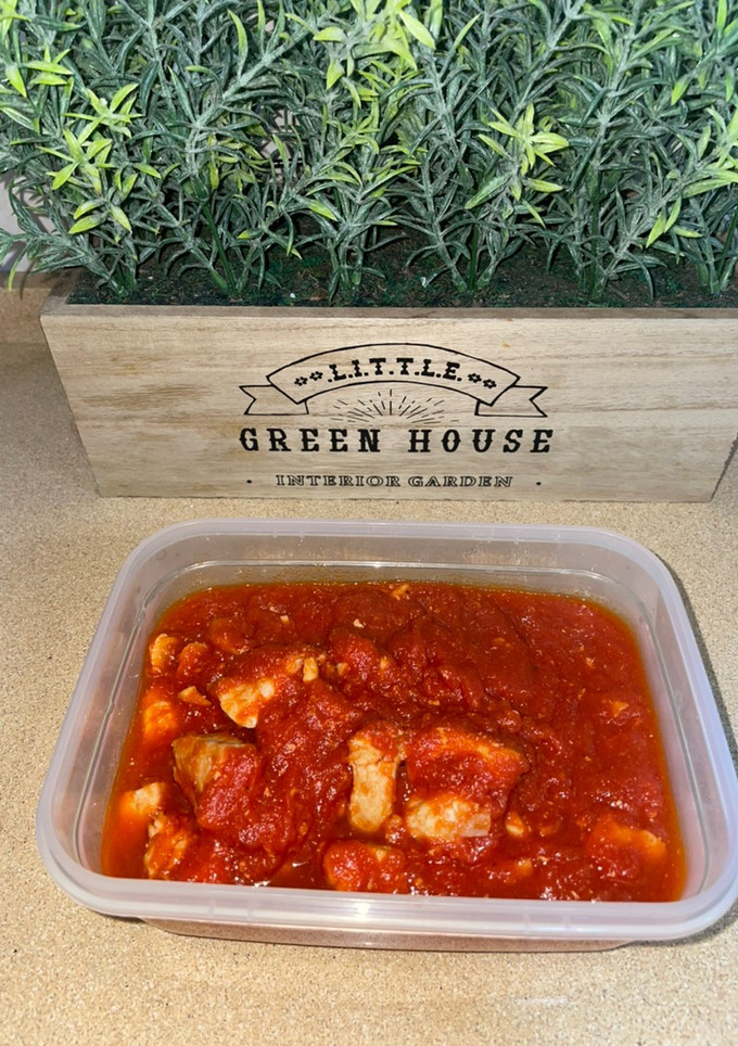Una foto de Pollo con tomate