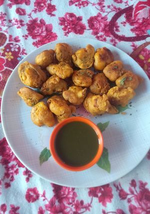 फूल गोभी के पकौड़े (Phulgobhi ke pakode recipe in Hindi) रेसिपी मुख्य फोटो
