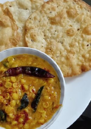 A picture of Dal Pakwan.