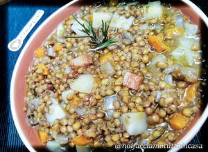 Foto di Zuppa di Lenticchie e Patate cotta nel Coccio