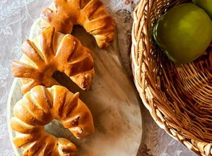 Фото Булочки з яблуками і корицею (підковки) 🍏.