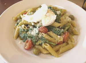 Foto de Penne com Espinafres e Tomate Cherry