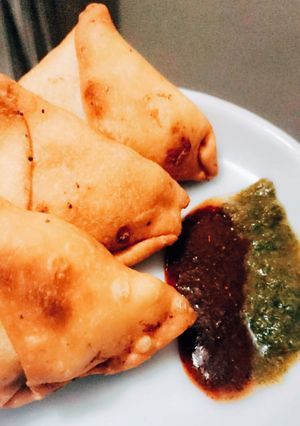A picture of Aaloo samosa.