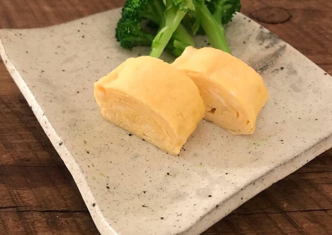 Dashimaki Tamago (Japanese style fluffy egg omelette) - Tamagoyaki