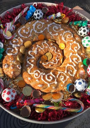 Foto principal de Casca de Reis de mazapán. Roscón de Reyes, típico de Gandía y La Safor (Valencia) 🐲