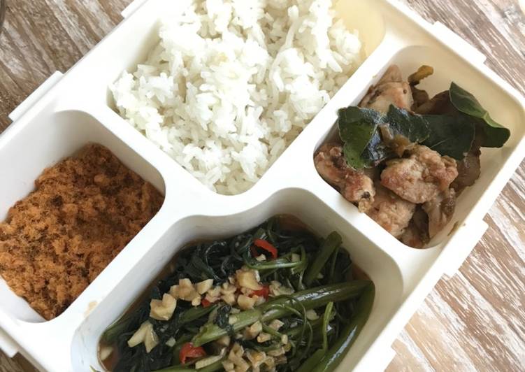 Langkah Mudah Membuat Lunch Box Menu II: Nasi, Kangkung Saos Tiram, Ayam Sambel Ijo, &amp; Abon Bikin Ngiler