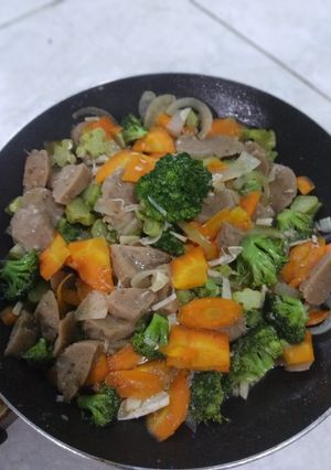 Foto resep Cah brokoli wortel bakso #Reseppertamaku