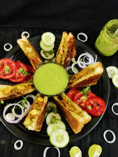 स्मोक्ड पनीर टिक्का सैंडविच (smoked paneer tikka sandwich recipe in Hindi) रेसिपी मुख्य फोटो