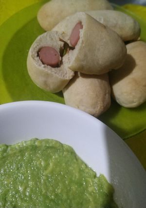Una foto de Pan casero con salchichas
