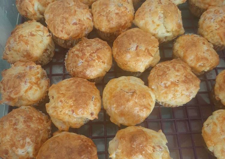 Sajtos sonkás muffinok
