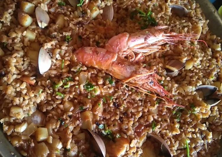 Rossejat (arroz con sepia y gambones)