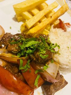 Una foto de Lomo saltado