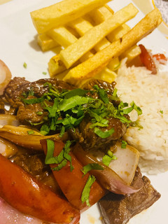 Una foto de Lomo saltado