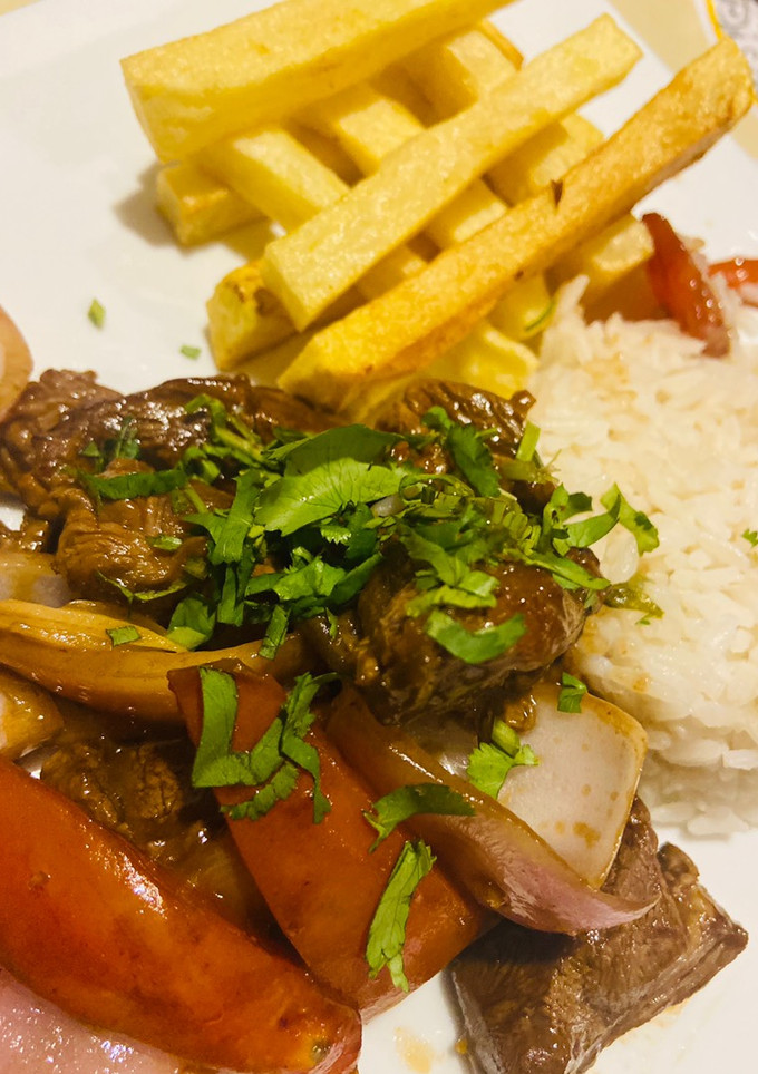 Una foto de Lomo saltado