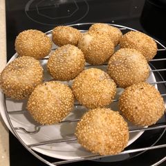 A picture of Sesame balls ~ Jian Dui 煎堆.