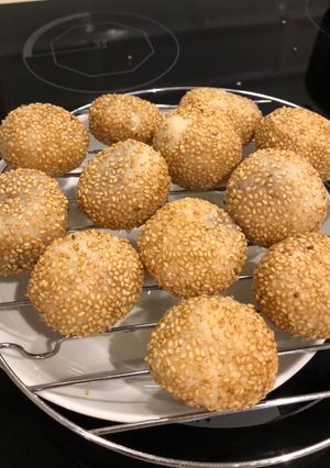 A picture of Sesame balls ~ Jian Dui 煎堆.