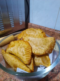 Una foto de Empanadas de queso en máquina de pan