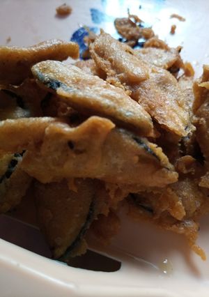 A picture of Baingan k pakorey.