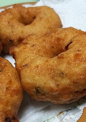 A picture of Medu Vada (Urad Daal Vada).