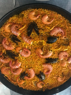 Una foto de Paella de marisco