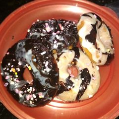 A picture of Eggless donut.