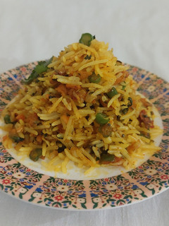 વેજીટેબલ તવા પુલાવ (Vegetable Tawa Pulao Recipe In Gujarati) રેસીપી મુખ્ય ફોટો