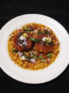 আলু টিক্কি চাট (Aloo tikki chaat recipe in Bengali) রেসিপির প্রধান ছবি