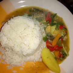 White rice with chicken sauce A picture of White rice with chicken sauce.