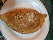 Una foto de calzone de champiñon