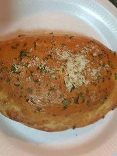 Una foto de Calzones de pollo con champiñones y maíz