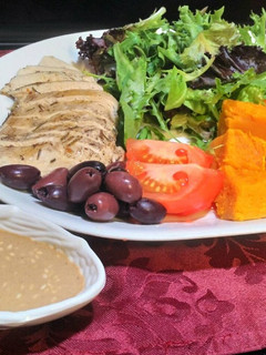 油封舒肥雞胸肉沙拉餐 的食譜成品照片