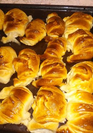 Una foto de Medialunas de manteca (como las de panadería)