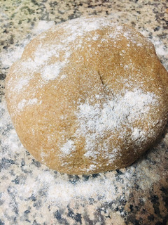 Una foto de MASA DE HARINA INTEGRAL CON LEVADURA PARA ROLLOS RELLENOS (dulces)🥯